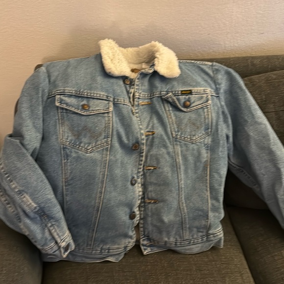 Women’s wrangler jean jacket - Picture 1 of 6